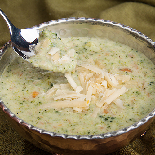 طرز تهیه سوپ برکلی با پنیر چدار سیرسور